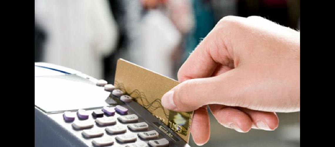 Gobierno eliminoacute el reintegro del 5-en-porciento- en compras con deacutebito