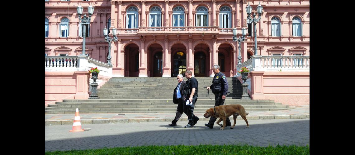 Amenaza de bomba en la Casa Rosada y en los estadios de Boca y River