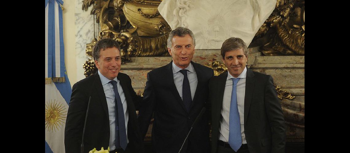 Macri tomoacute juramento a Dujovne y a Caputo