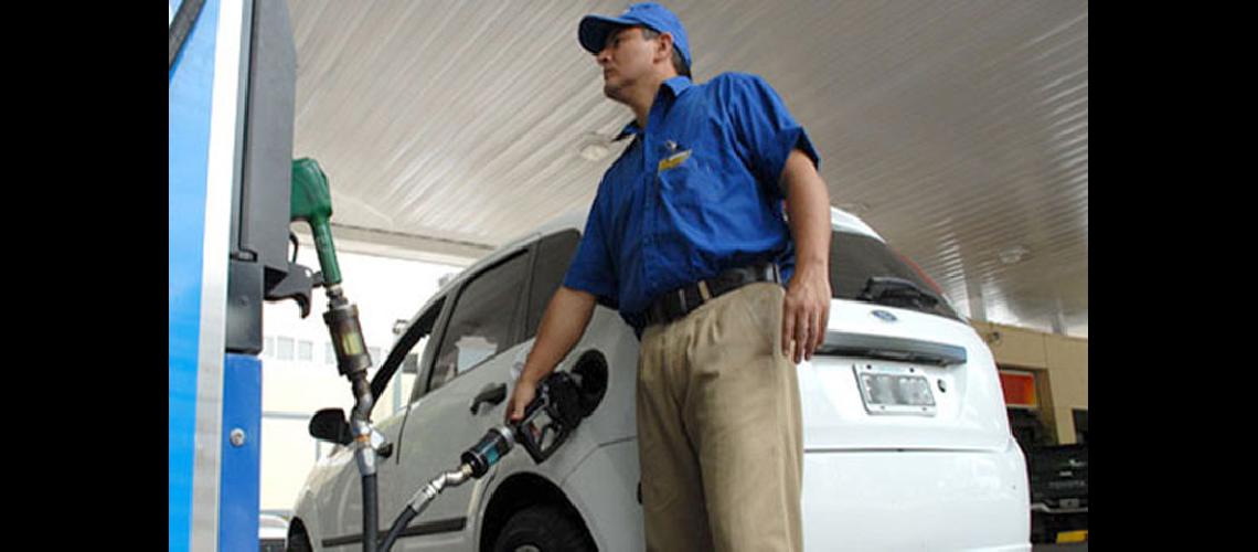 El precio la nafta aumentoacute el 8 por ciento desde hoy