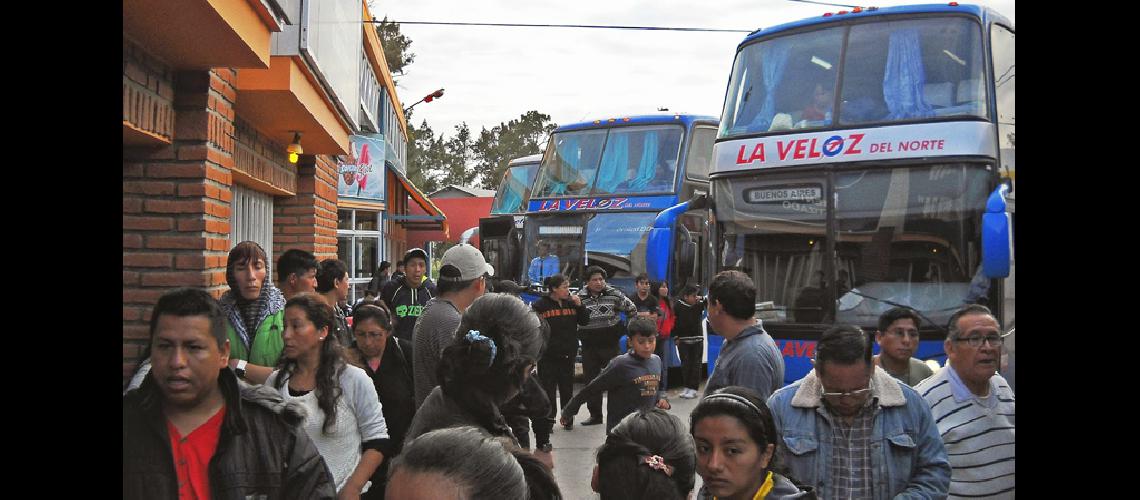 Viajantes varados por cortes colapsan La Quiaca y Tilcara
