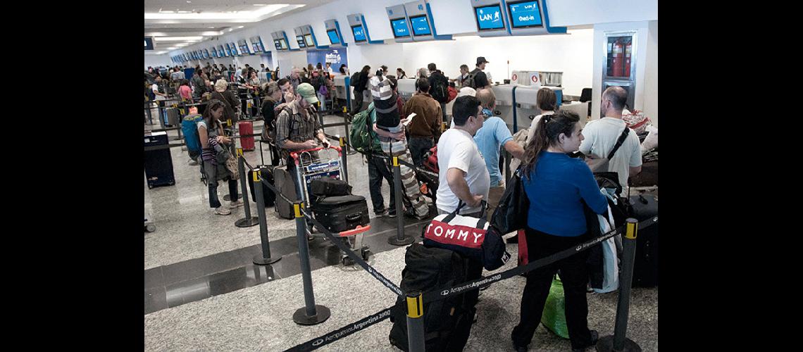 Buscan endurecer la poliacutetica migratoria