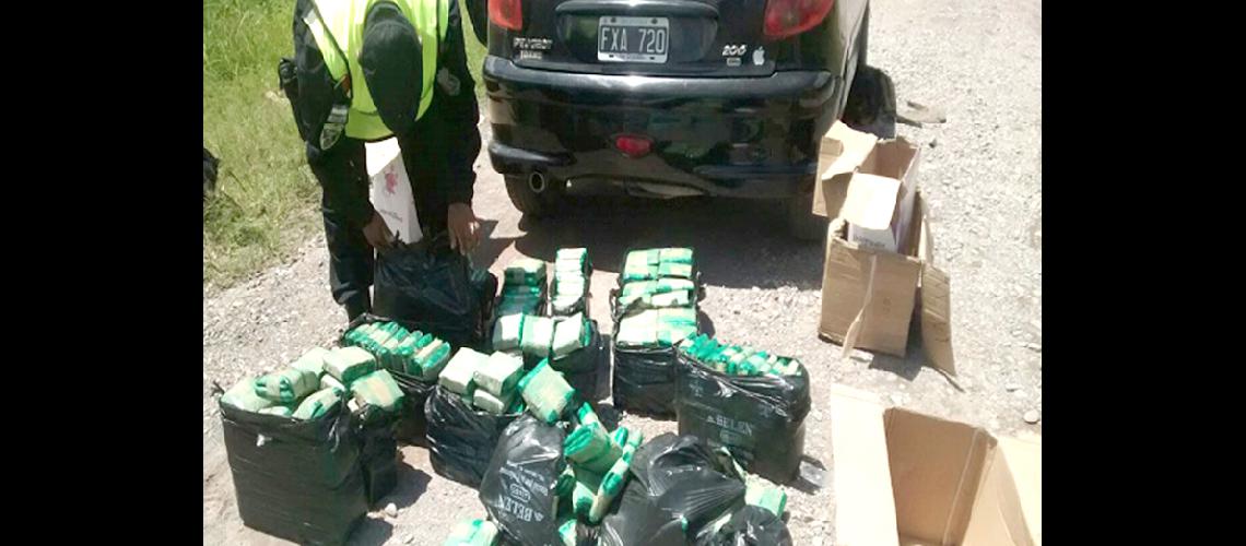 Incautaron varios kilos de hojas de coca y detuvieron a #147dealer#148