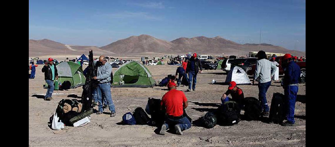 Mineros chilenos iniciaron  huelga por tiempo indefinido