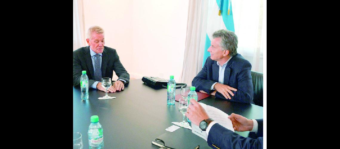 El Presidente visita Espantildea para normalizar las  relaciones bilaterales