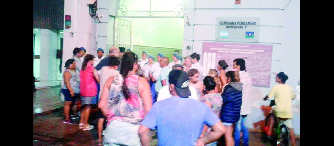 Murieron siete presos al  incendiarse una comisariacutea