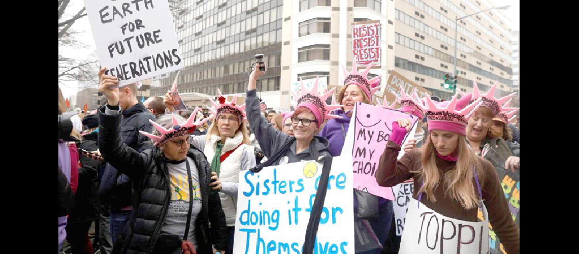 Mujeres de maacutes de  40 paiacuteses pararaacuten hoy 