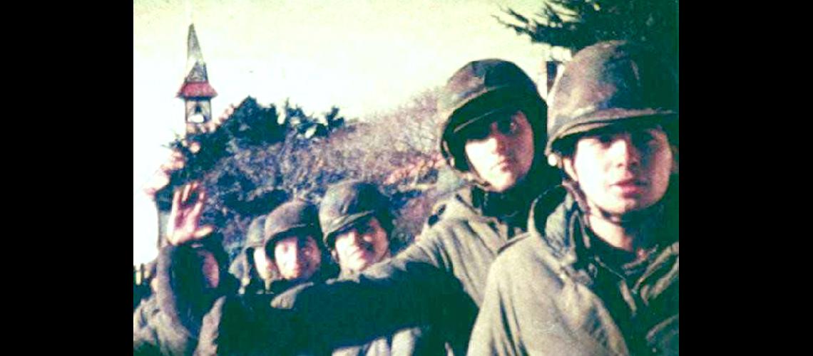  Diacutea del Veterano y de los caiacutedos en la guerra de Malvinas