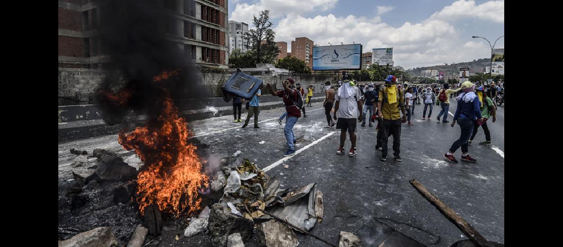 Nueva represioacuten a  opositores en Caracas