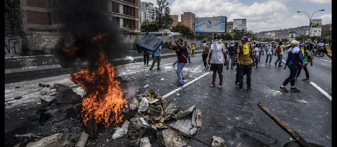 Ascendioacute a cinco la cifra de muertos en Venezuela 