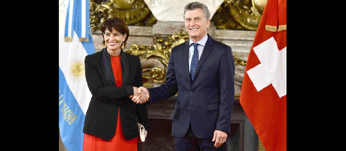 Presidenta de Suiza elogia al Gobierno