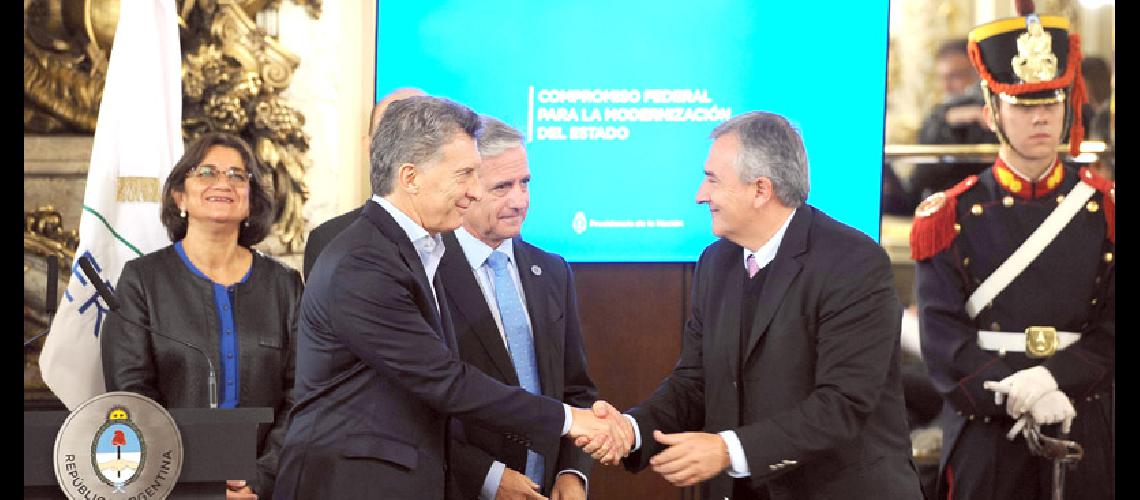  Macri firmoacute acuerdo con gobernadores 