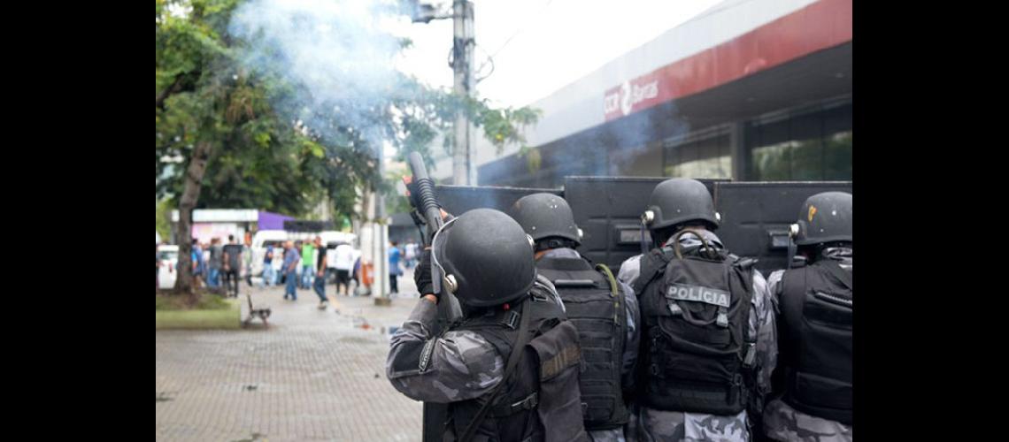 Se paralizoacute Brasil y  hubo focos de violencia