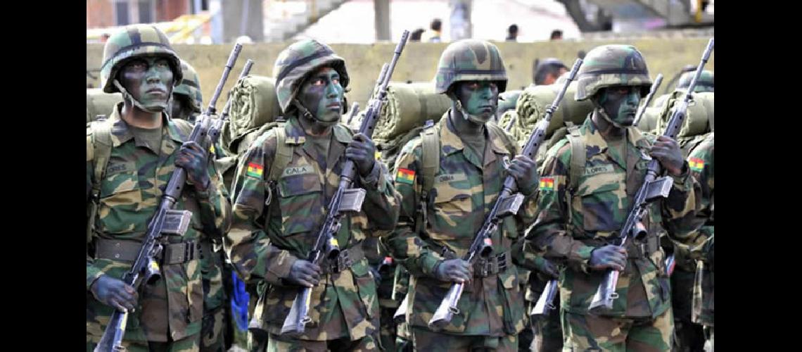 Bolivia envioacute tropas  a frontera con Chile 