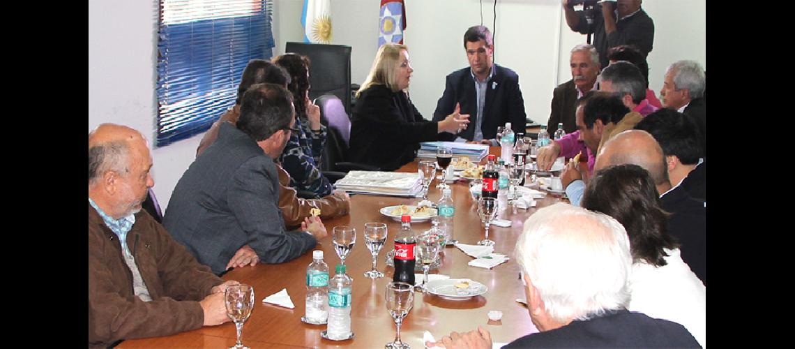 Tabacaleros -cierran filas-  en defensa de la produccioacuten