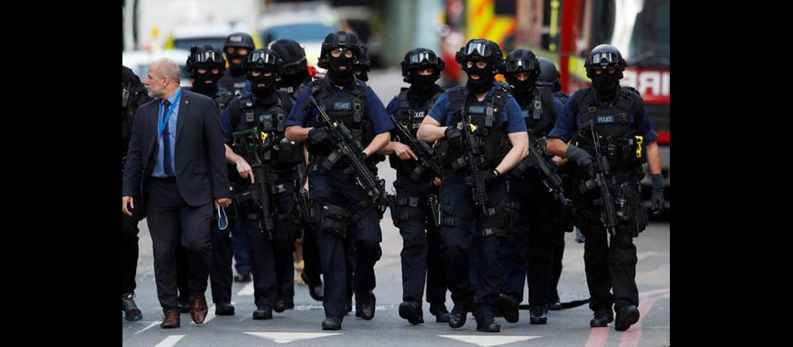 La policiacutea britaacutenica tras los coacutemplices de los atacantes