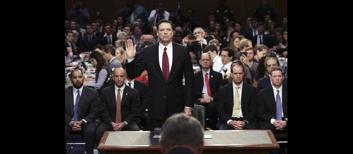 El ex titular del FBI cargoacute contra Trump en el Senado 