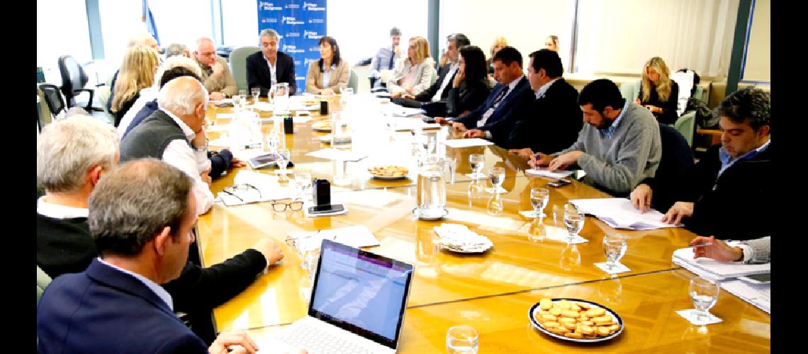 Analizaron la marcha de obras  estrateacutegicas para Salta Jujuy y Tucumaacuten