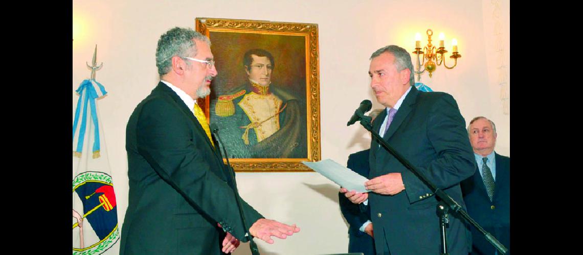 Gustavo Bouhid juroacute  como ministro de Salud