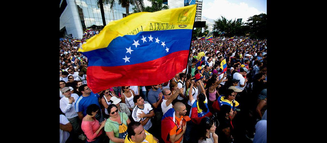 La consulta popular moviliza al chavismo y a la oposicioacuten que preveacuten voto masivo