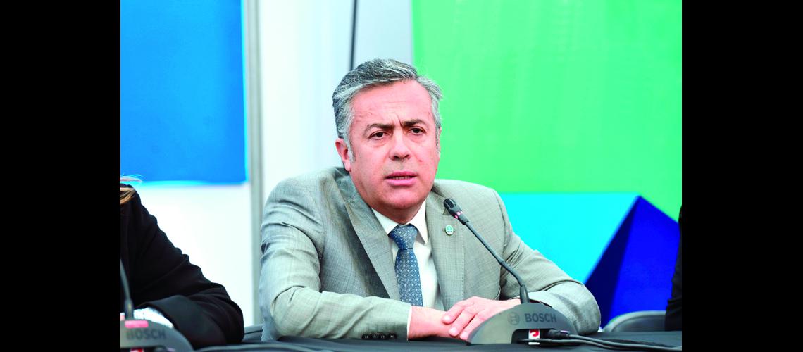 Macri llega a Mendoza para encabezar reunioacuten de presidentes del Mercosur