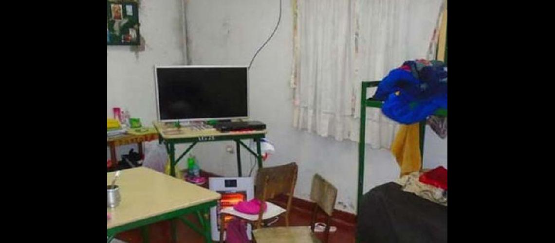 Casi el 80 -en-porciento- de los jujentildeos quiere que Sala continuacutee en prisioacuten