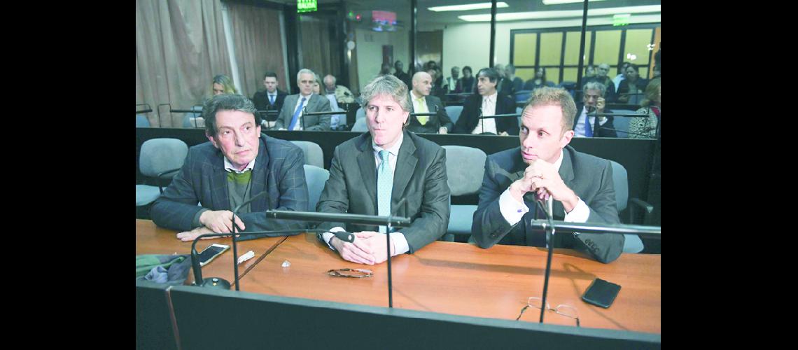 Sobreseen a Boudou por papeles trucho de un auto