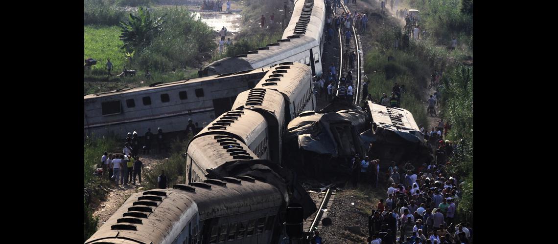 Un accidente de trenes dejoacute 36 muertos en Egipto