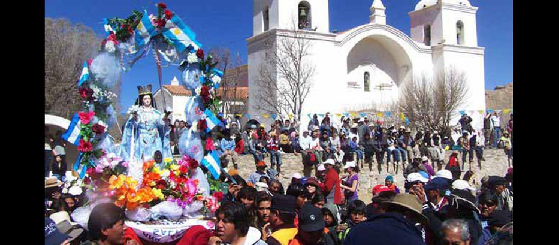 Honras a la Virgen de la  Asuncioacuten en Casabindo 