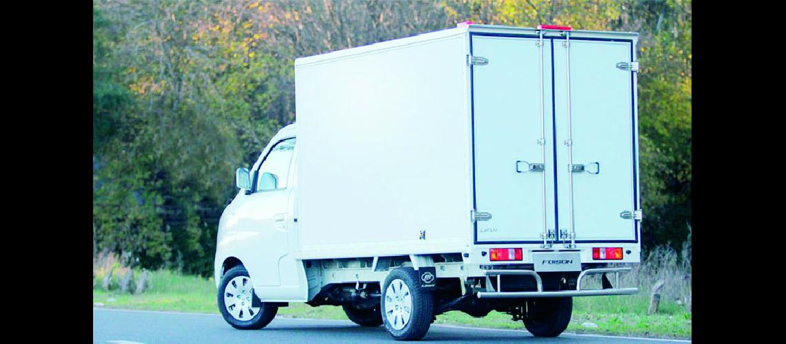 Llegan al paiacutes la  Lifan Foison Box
