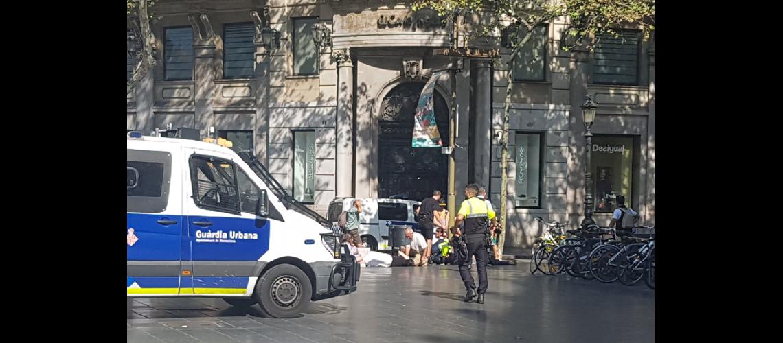 Liacutederes mundiales condenaron el ataque terrorista en Barcelona