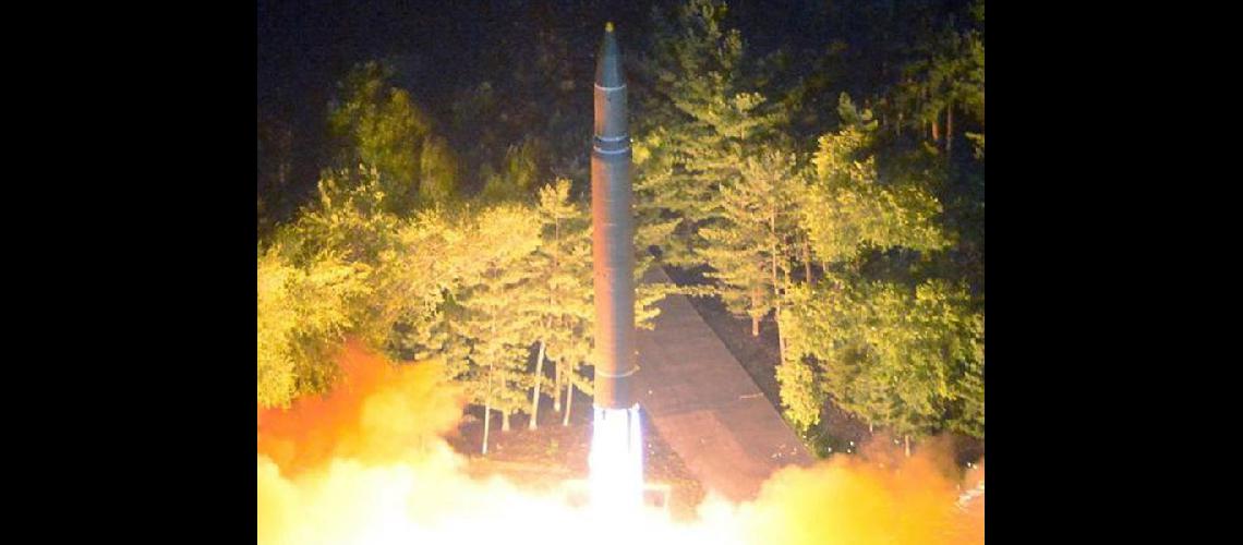 Kim Jong-un tensoacute la cuerda auacuten maacutes