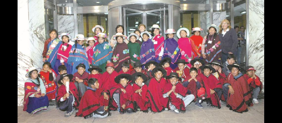 Nintildeos de Santa Ana visitaron el Diario de Jujuy  