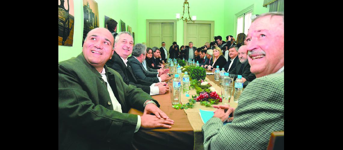 Gobernadores frenaron la restitucioacuten de fondos al gobierno de Vidal