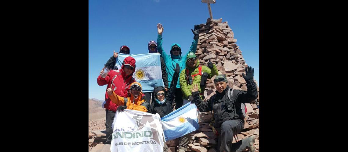 Un grupo de Jujuy Andino coronoacute  el cerro Morado