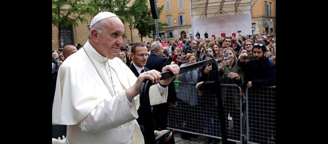 El Papa criticoacute a poderes financieros  y mediaacuteticos