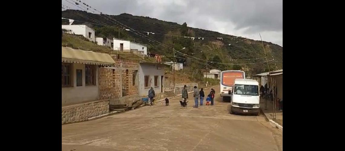 En Valle Grande cayoacute una Kangoo al vaciacuteo y murieron dos personas