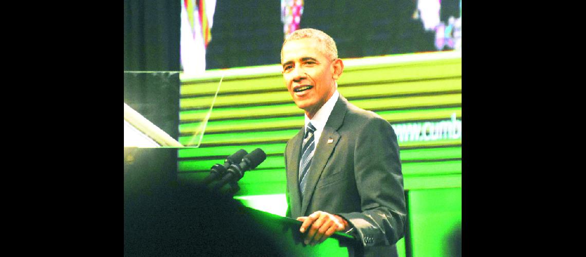 Obama elogioacute al  presidente Macri