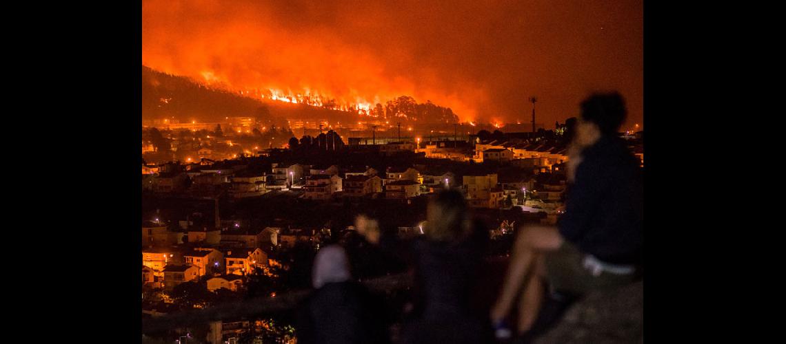 Al menos 26 muertos dejaron grandes incendios en Portugal