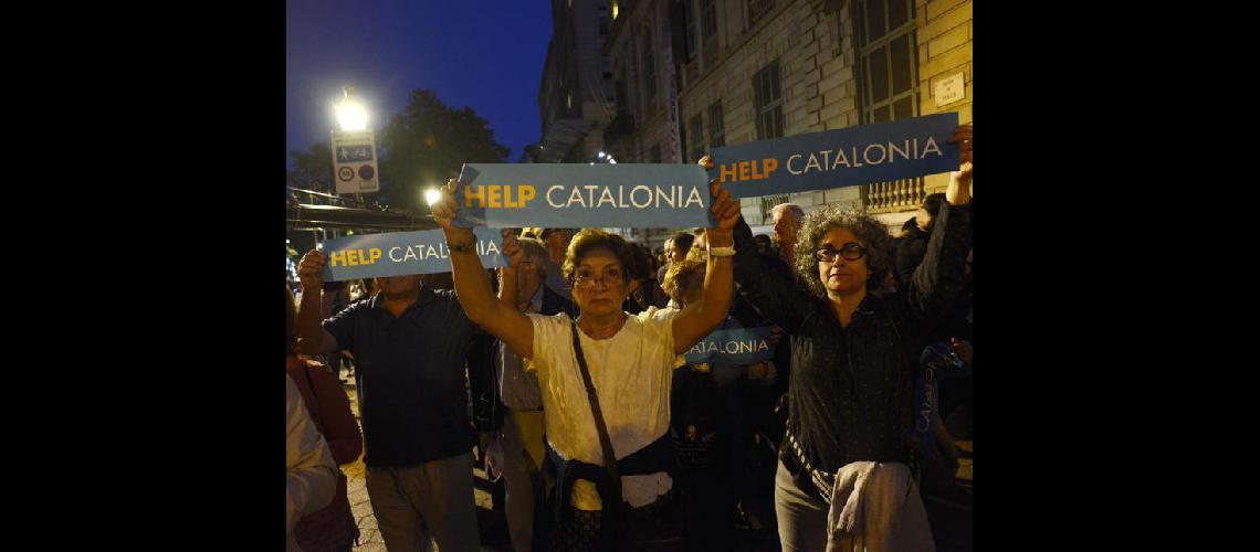 Catalanes protestaron por  la prisioacuten a independentistas