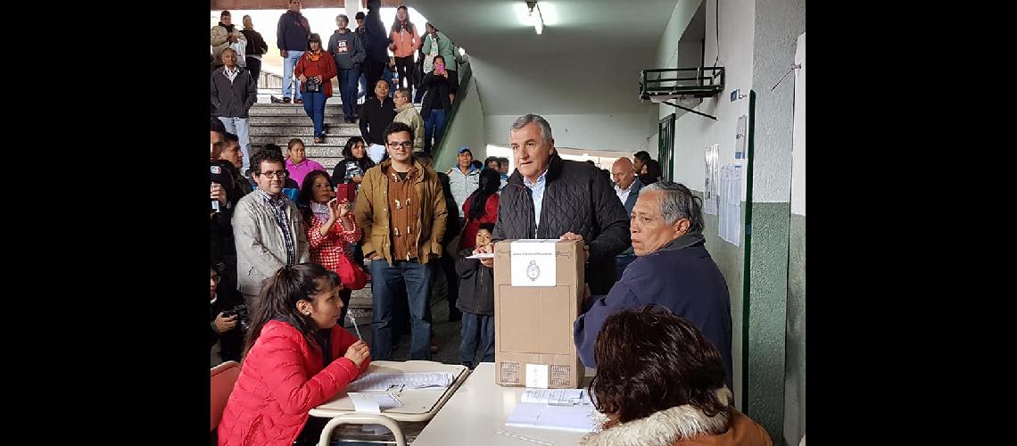 El gobernador Gerardo Morales emitioacute su voto en la Escuela N 147 Reg de Montantildea