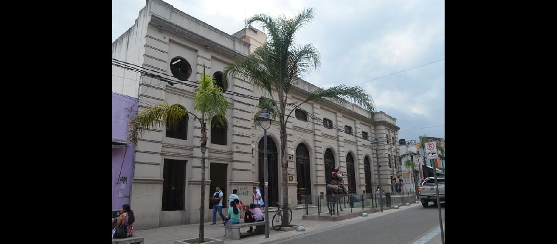118 antildeos de la  Biblioteca Popular