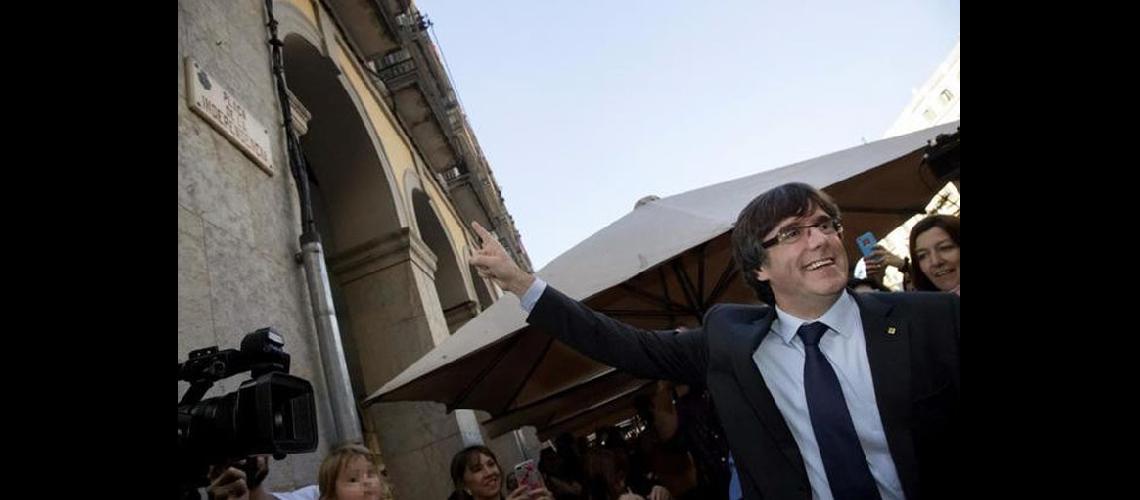 Aparecioacute en Bruselas el destituido Puigdemont