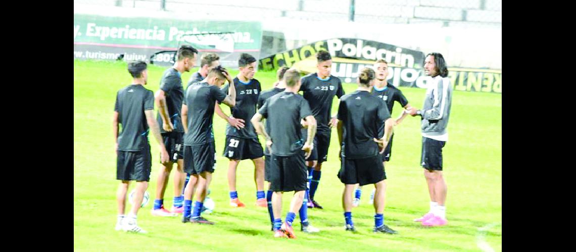 Astudillo dispuso el once para visitar a Los Andes 