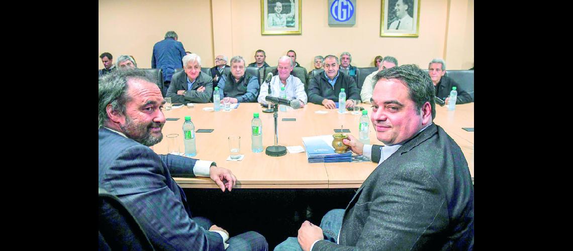 El Gobierno y la CGT  retomaraacuten el diaacutelogo