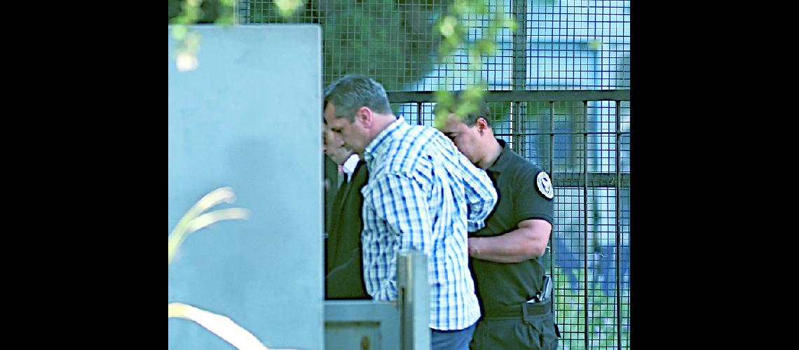 Lagomarsino ratificoacute que entregoacute el arma  al fiscal Nisman