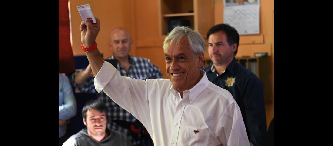 Pintildeera y Guillier disputaraacuten  la presidencia de Chile 