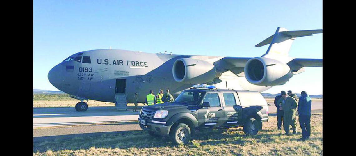 El mal clima dificultoacute la buacutesqueda del submarino