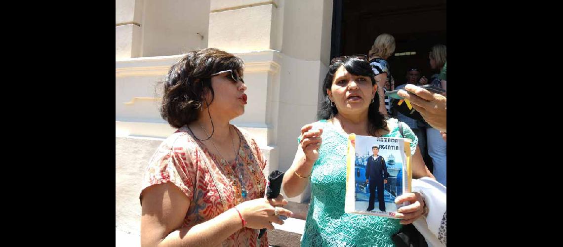 Madre del Cabo Cisneros mantiene #147sus esperanzas#148