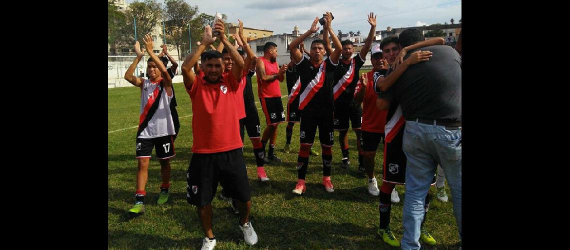 Lavalle ganoacute y se acerca  a la clasificacioacuten